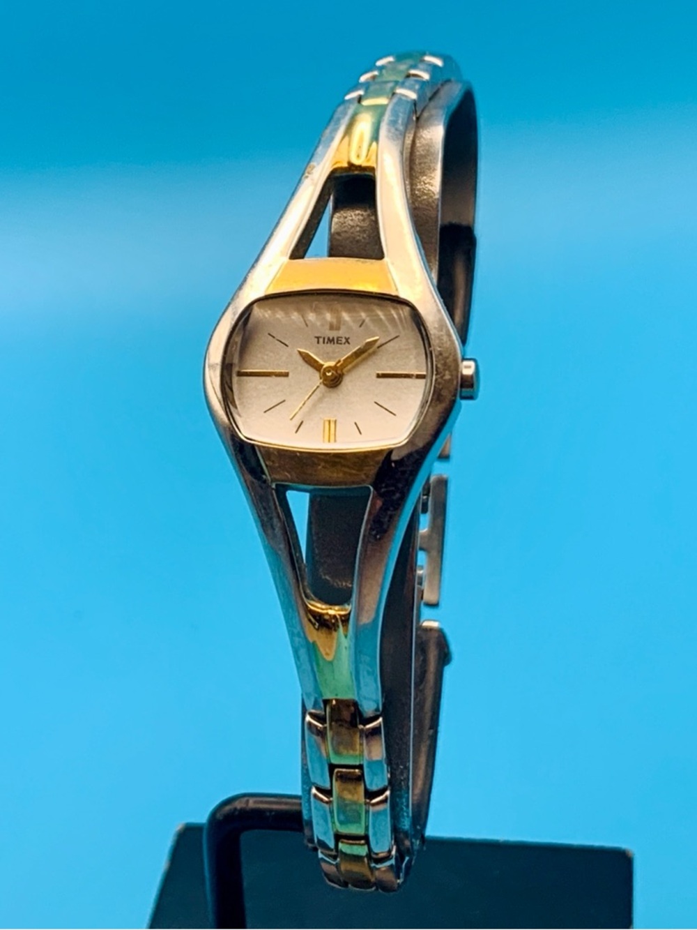 TIMEX Women’s Vintage 2006 Two Tone Bracelet Quartz Wristwatch Works New Battery